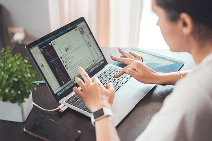 If you are new to LinkedIn, follow these tips shared by our experts to get your job quickly.